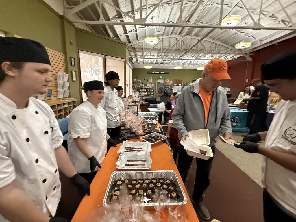 🍫✨ Chocolate, Creativity & Culinary Talent! ✨🍫 Last Friday night, our CKTC Culinary Arts students once again brought their creativity to the Anadarko Choctober Fest. After a week of designing and creating, they showcased some AMAZING artistic chocolate creations—and the community loved them! Chocolate was everywhere, smiles were everywhere, and we had a blast! ❤️🍫 This has become one of our favorite Culinary Arts traditions, and we love sharing our students’ talent with our community. Great job, Culinary students! You made us proud! 👏🍫✨ #CKTC | #CulinaryArts | #ChoctoberFest | #OkCareerTech | #MakingADifference
