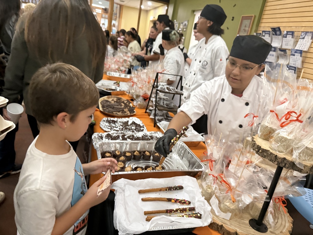 🍫✨ Chocolate, Creativity & Culinary Talent! ✨🍫 Last Friday night, our CKTC Culinary Arts students once again brought their creativity to the Anadarko Choctober Fest. After a week of designing and creating, they showcased some AMAZING artistic chocolate creations—and the community loved them! Chocolate was everywhere, smiles were everywhere, and we had a blast! ❤️🍫 This has become one of our favorite Culinary Arts traditions, and we love sharing our students’ talent with our community. Great job, Culinary students! You made us proud! 👏🍫✨ #CKTC | #CulinaryArts | #ChoctoberFest | #OkCareerTech | #MakingADifference