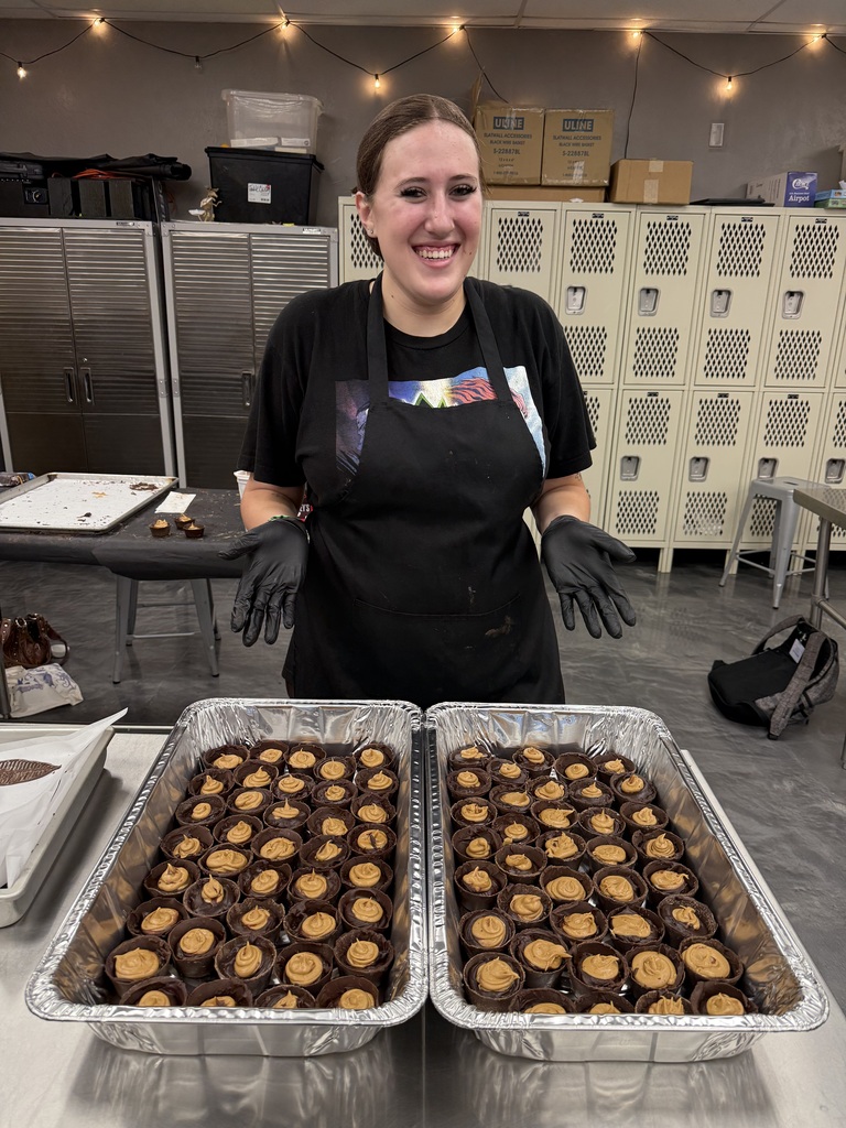 🍫✨ Chocolate, Creativity & Culinary Talent! ✨🍫 Last Friday night, our CKTC Culinary Arts students once again brought their creativity to the Anadarko Choctober Fest. After a week of designing and creating, they showcased some AMAZING artistic chocolate creations—and the community loved them! Chocolate was everywhere, smiles were everywhere, and we had a blast! ❤️🍫 This has become one of our favorite Culinary Arts traditions, and we love sharing our students’ talent with our community. Great job, Culinary students! You made us proud! 👏🍫✨ #CKTC | #CulinaryArts | #ChoctoberFest | #OkCareerTech | #MakingADifference