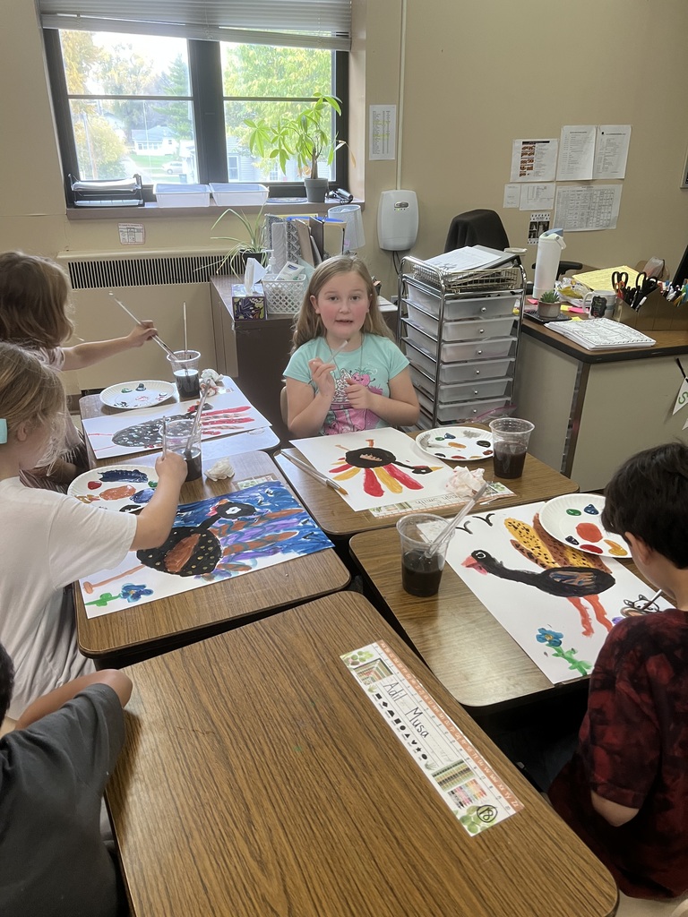 Students make Thanksgiving art