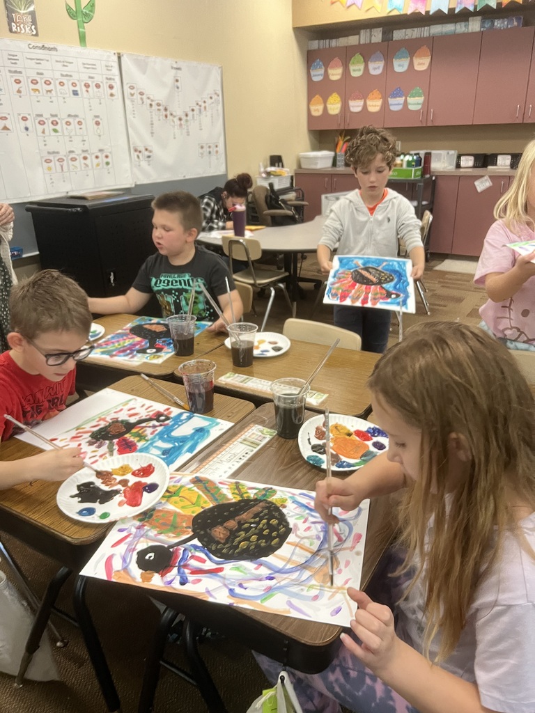 Students make Thanksgiving art
