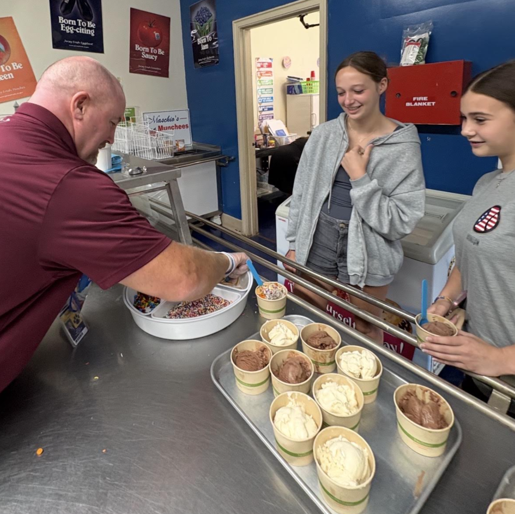 Sandy's Scoops supports FES! 