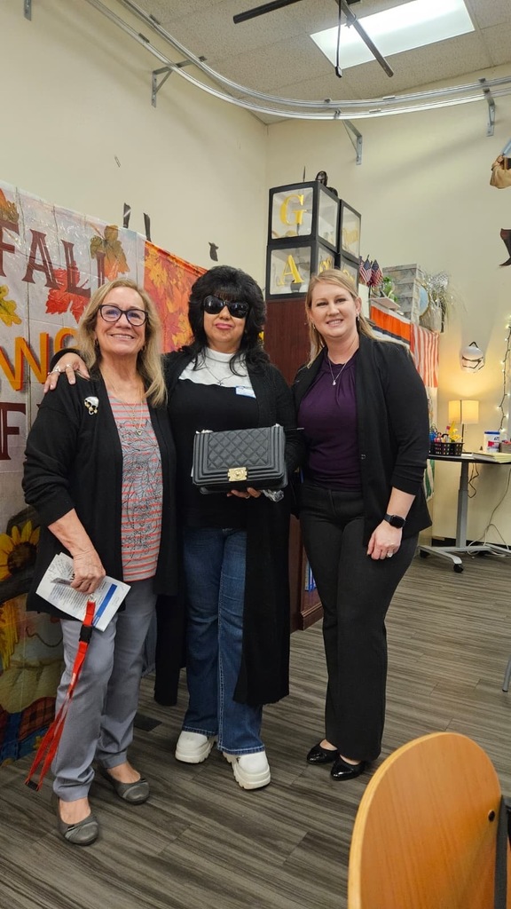 🌟☕ Coffee with the Principal at IMS ☕🌟  Yesterday we enjoyed a wonderful morning of connection and gratitude during our Coffee with the Principal. Families had the opportunity to meet our principal, connect with teachers, and participate in a beautiful gratitude activity, where they shared reflections, positive messages, and strengthened our school community.  We are so proud to see the strong involvement of our parents, as well as the new families who joined us for the first time. Your presence and enthusiasm truly make a difference! 💙  Thank you to all our families, staff, and every mom who continues to build a supportive and united IMS. Victory Together!