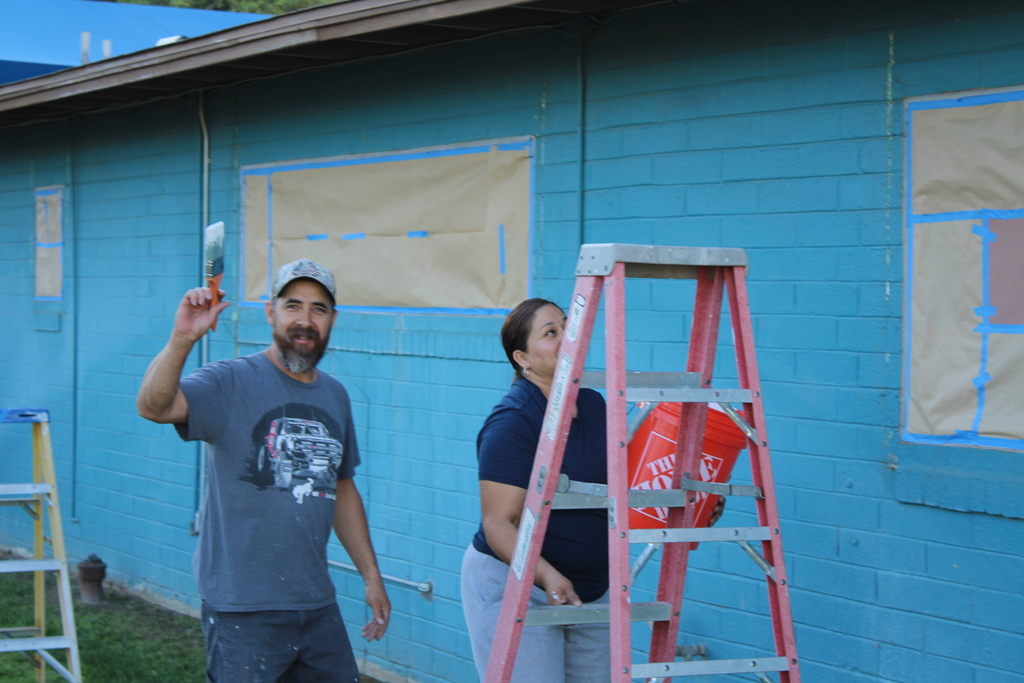 Volunteer painting HOI House
