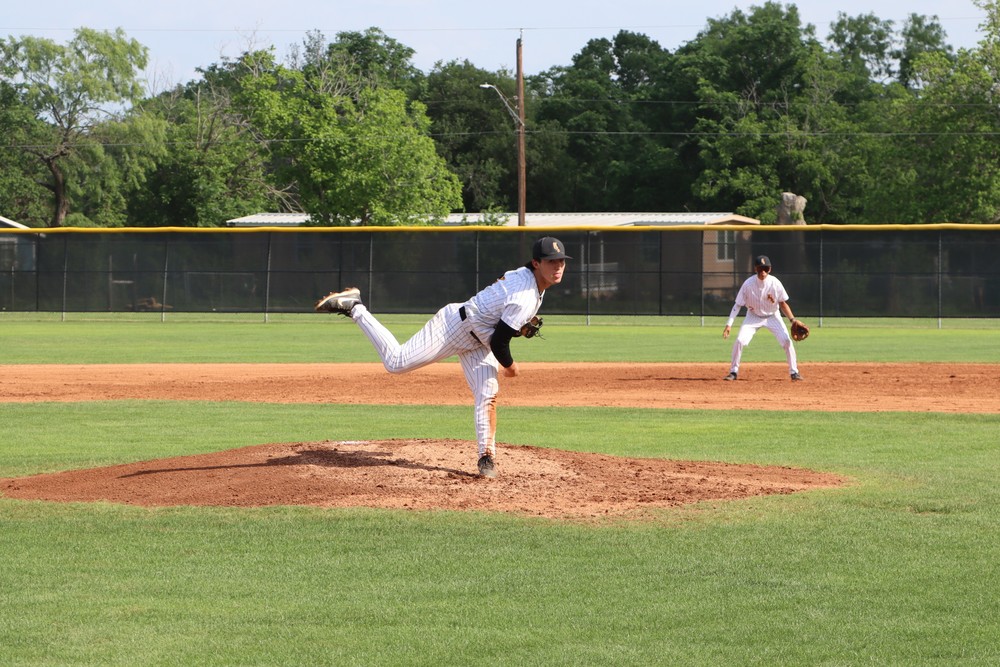 Toby Davila pitching for the Pirates