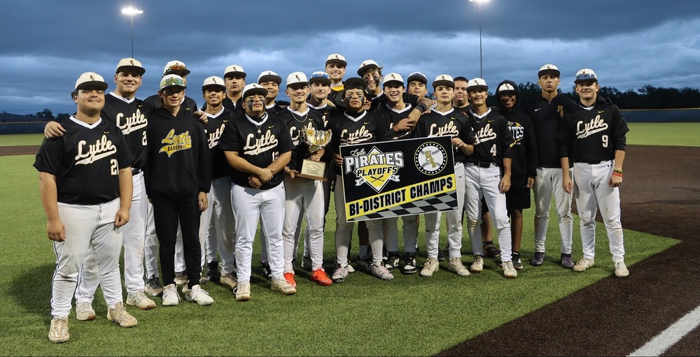 Lytle Baseball Team at Bi-District Championship