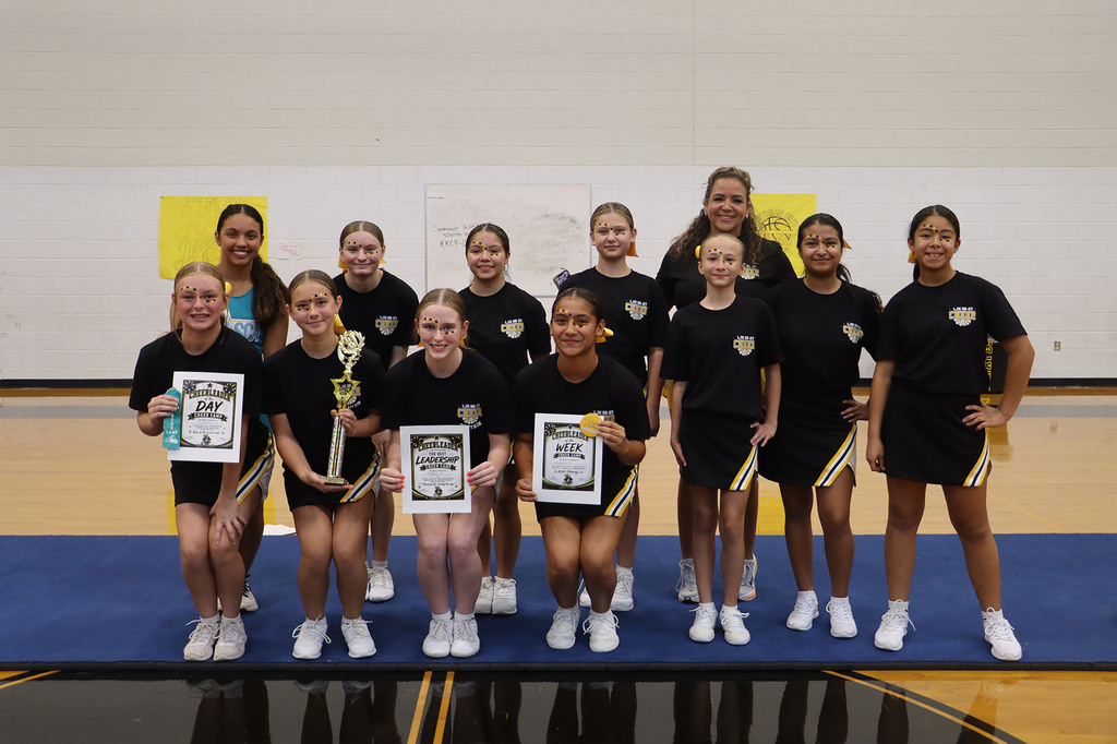 Lytle Junior High cheerleaders