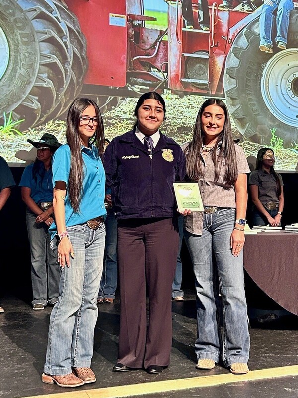 FFA student receiving award