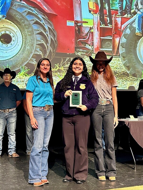 FFA student receiving award