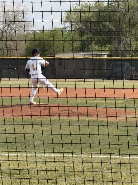 Lytle pitcher during Natalia game