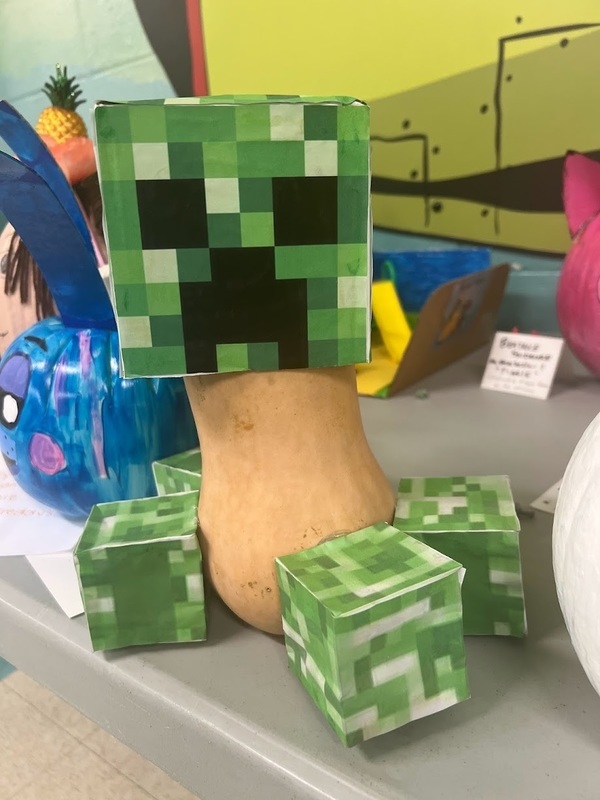 Gourd that is set up like a tree Gourd that is set up like a tree