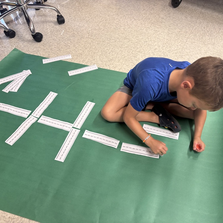 kids creating maps