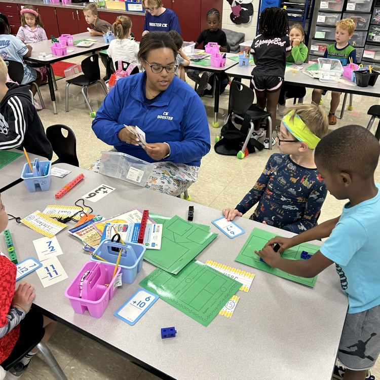 Nitro Nicole helping students.