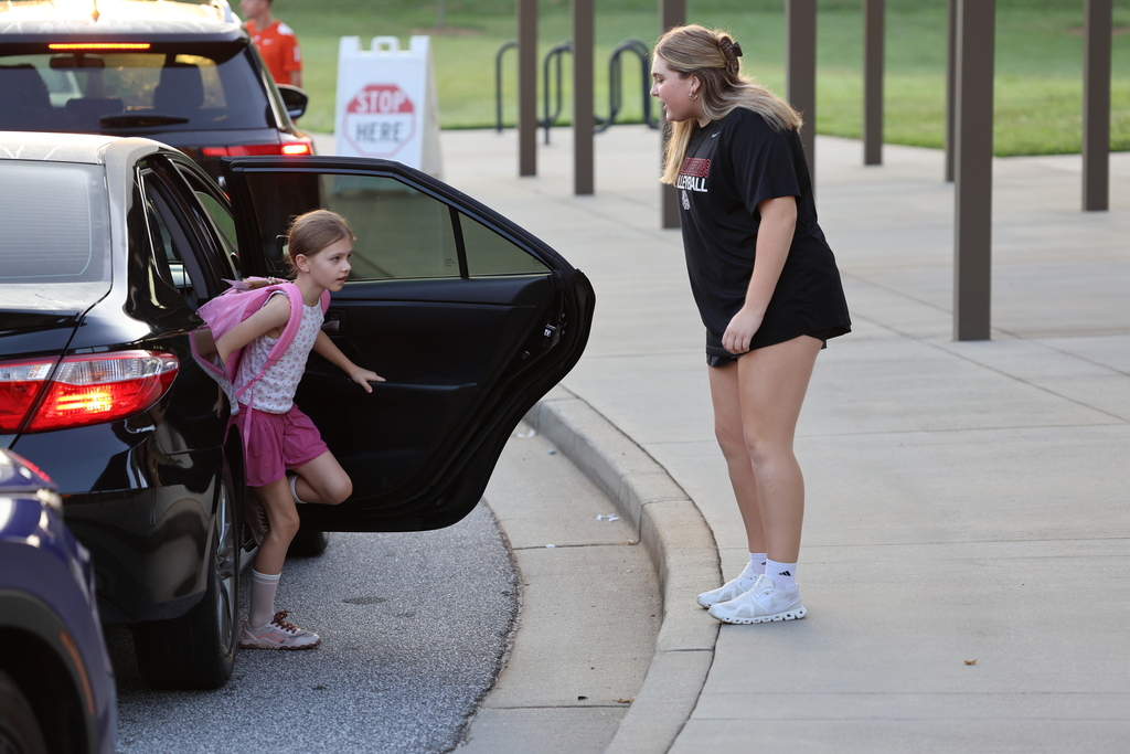 Boiling Springs Volley players help out at car duty. 