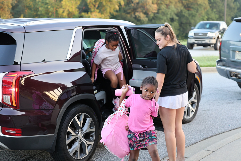 Boiling Springs Volley players help out at car duty. 