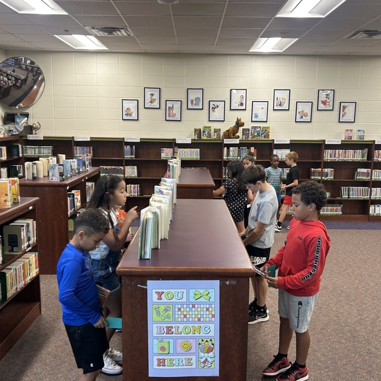 students in the library 