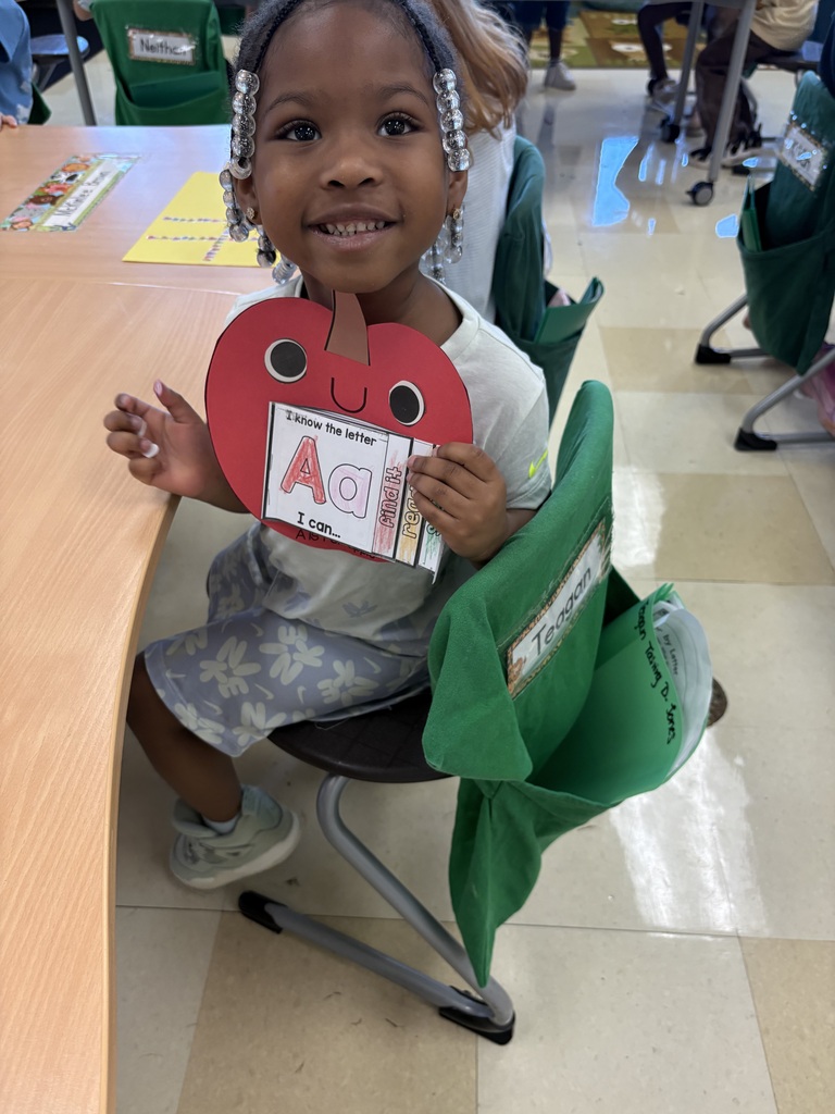 Kindergarteners make letter books!