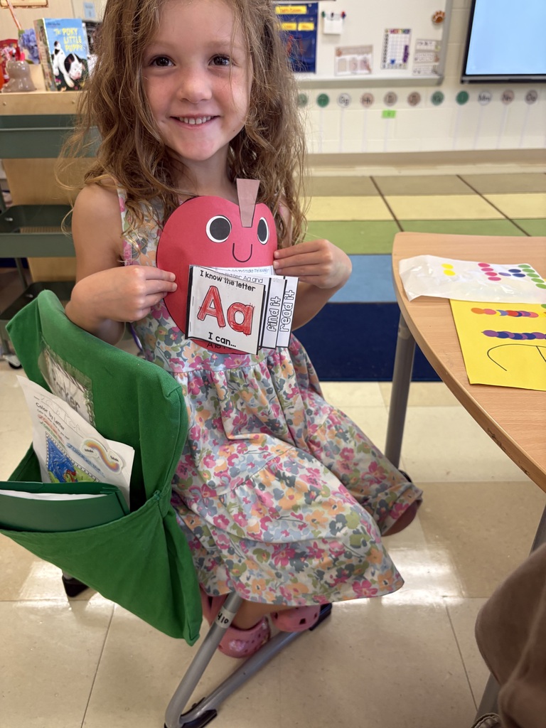 Kindergarteners make letter books!