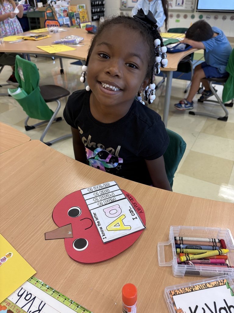 Kindergarteners make letter books!