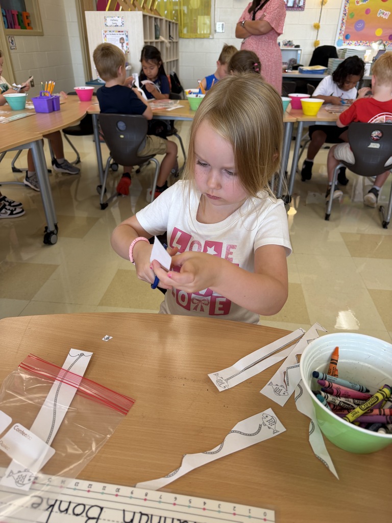Kindergarten students have fun! 