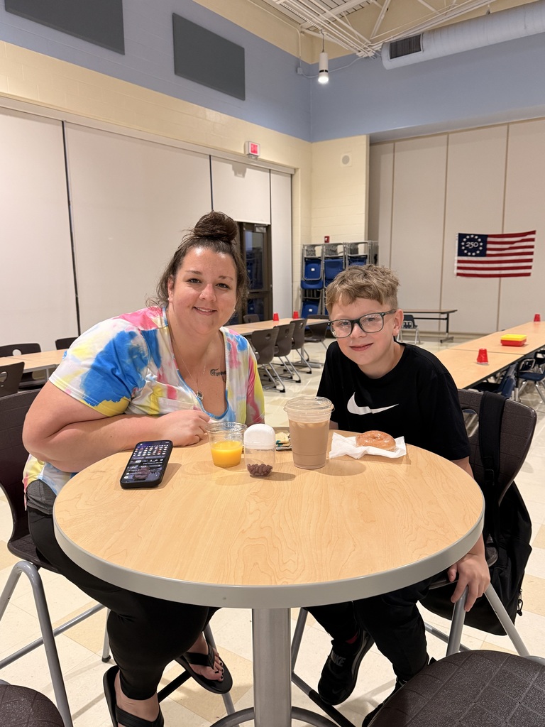 Blue Jays eat breakfast! 
