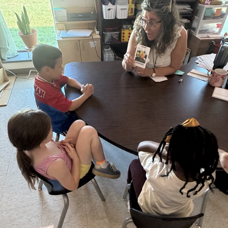 kids at teachers table