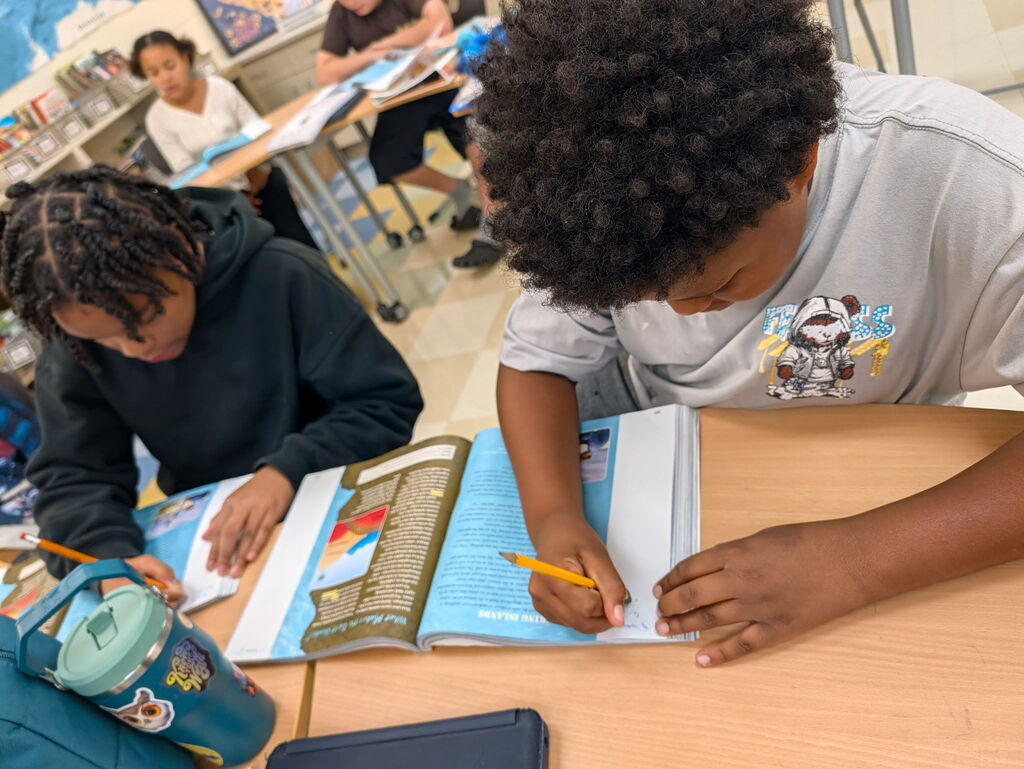 Fifth grade works to find central idea of text! 