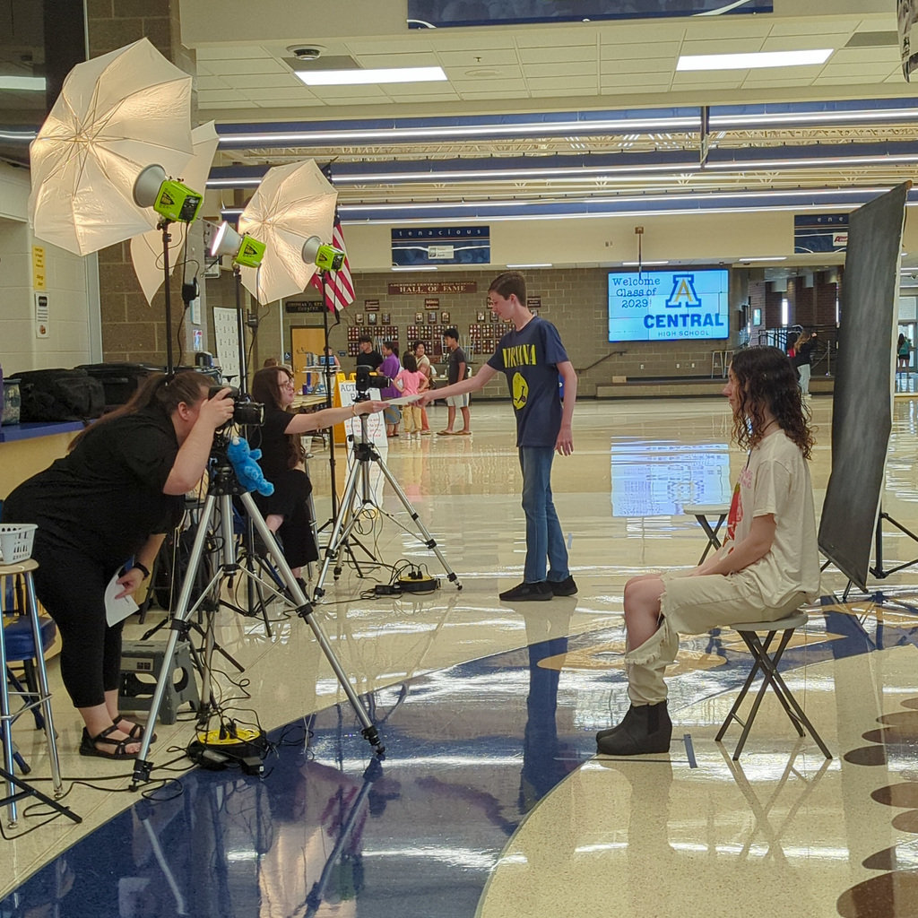 CHS students getting their photos taken at Back to School Days