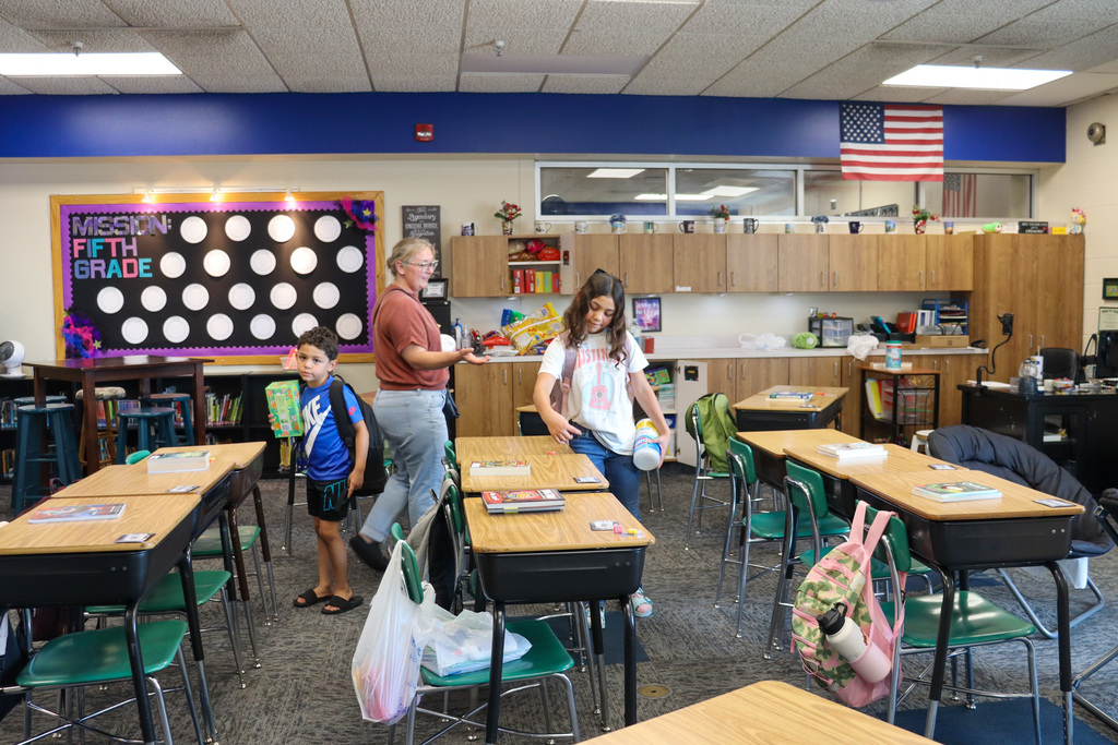 Lincoln family at open house