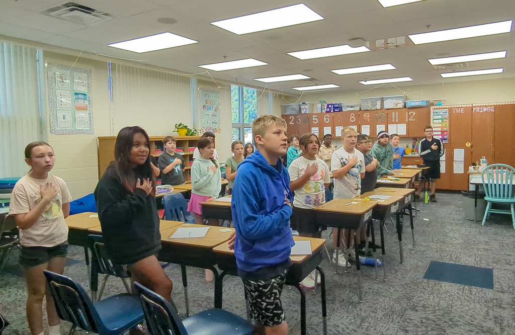 Simmons students saying the Pledge
