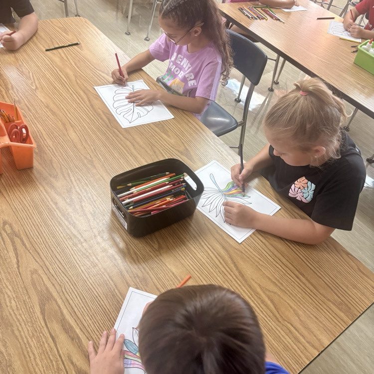 Students design their leaves