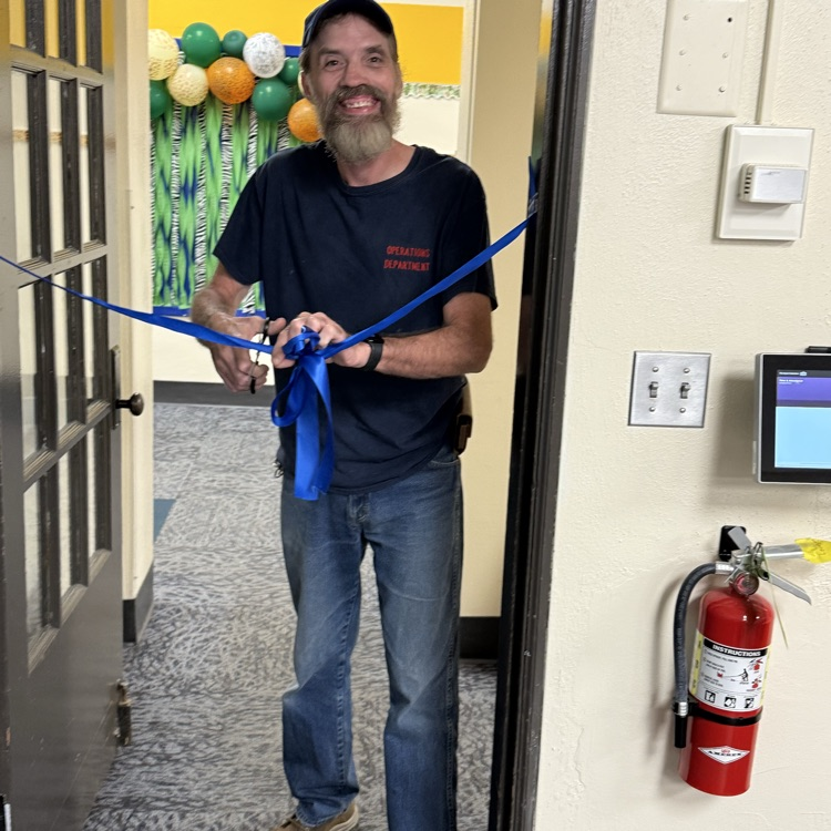 Mr.Al cutting the ceremonial ribbon!
