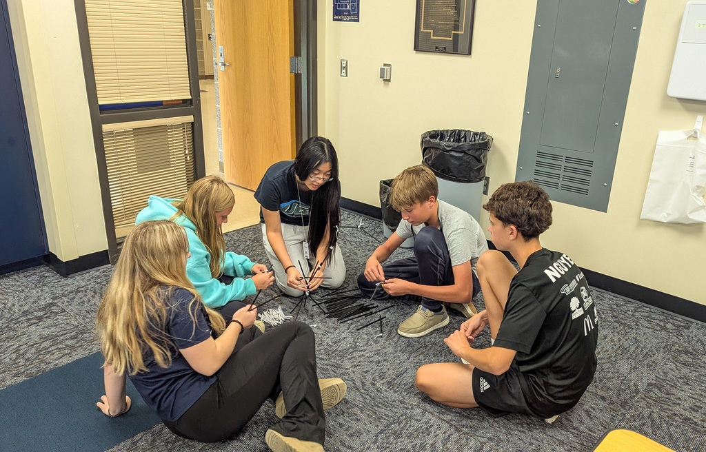 CHS students building towers for freshman focus