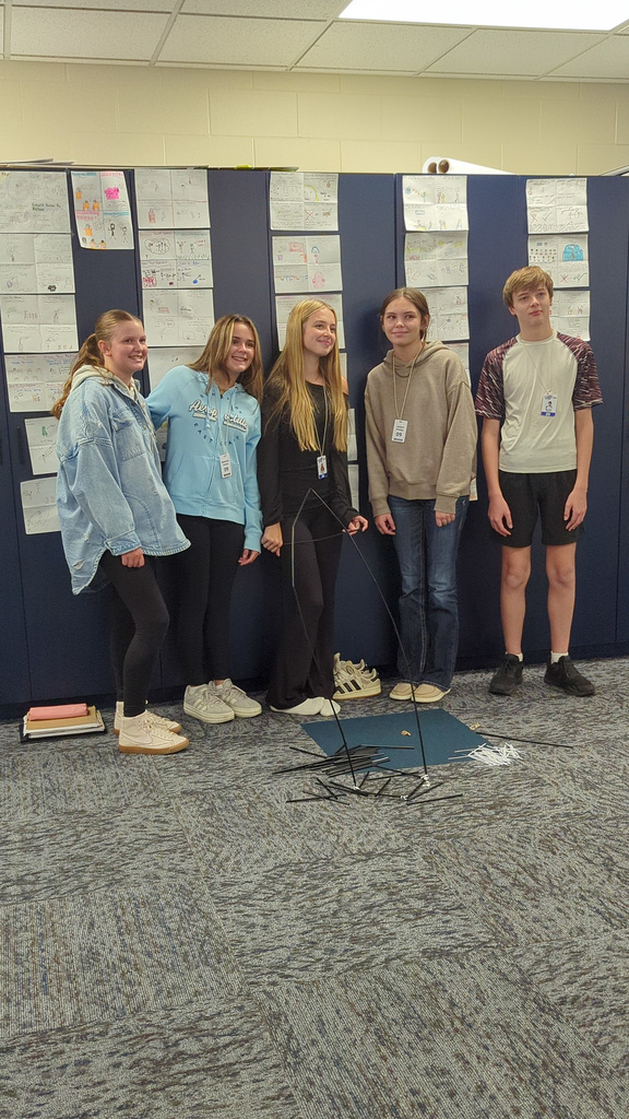 CHS students building towers for freshman focus