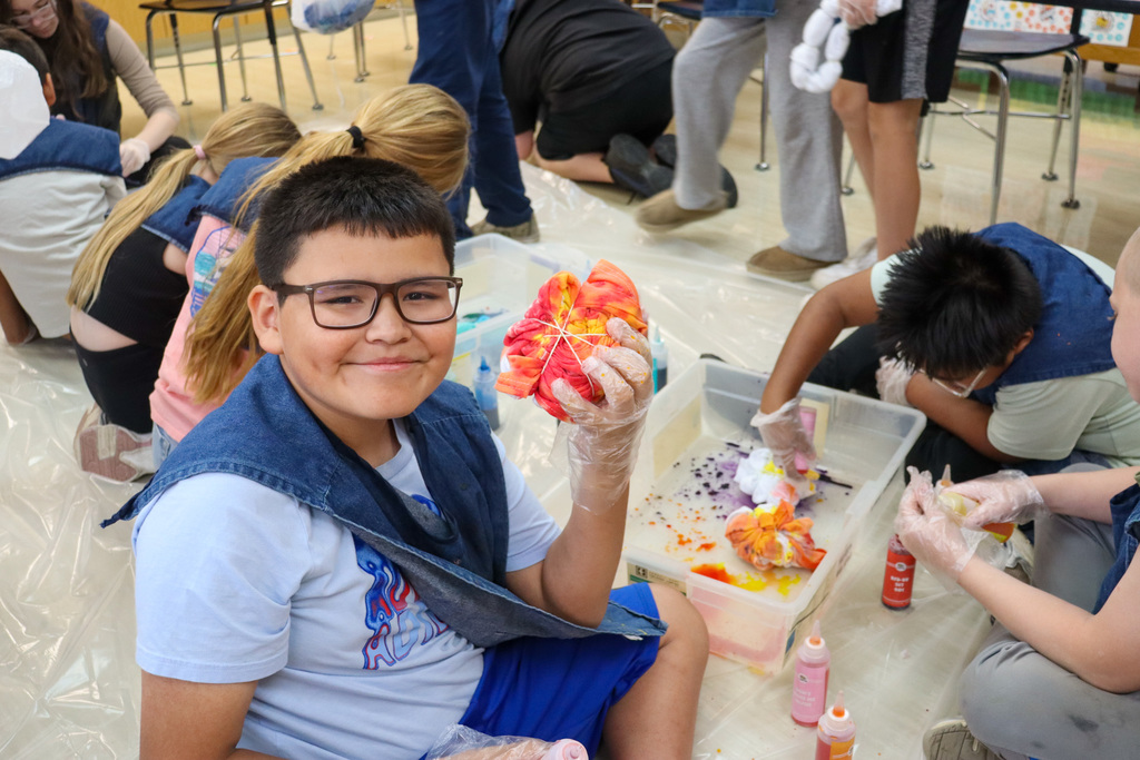 O.M. Tiffany students tie-dyeing T-shirts