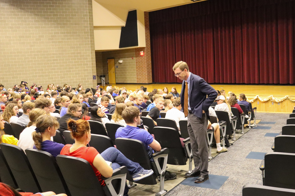 Dusty Johnson visiting with CHS students