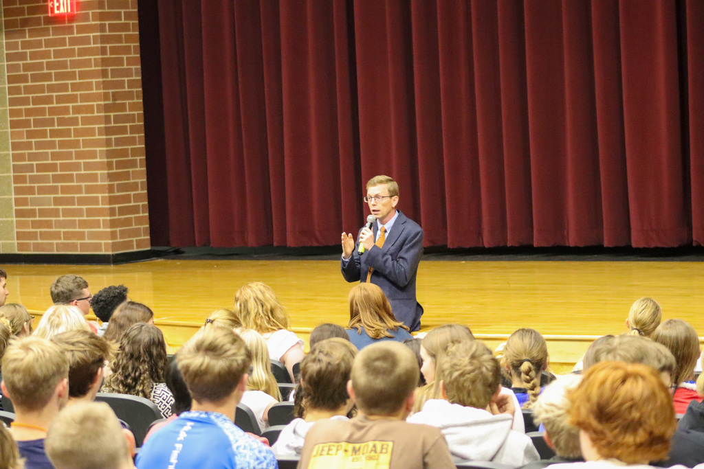 Dusty Johnson visiting with CHS students