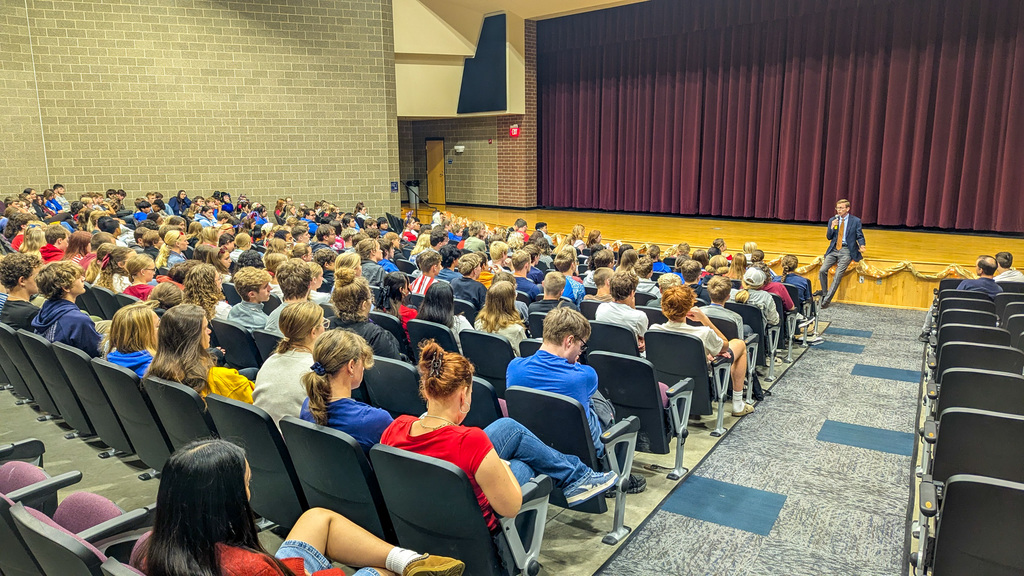 Dusty Johnson visiting with CHS students