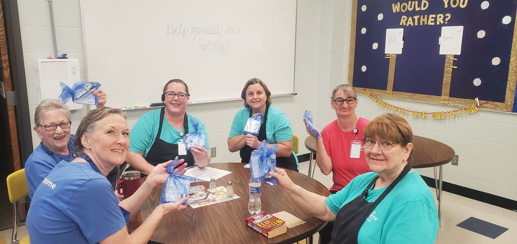 Food service workers at Aberdeen Public Schools