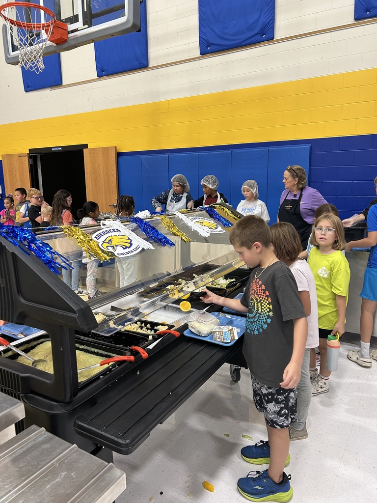 Food service workers at Aberdeen Public Schools