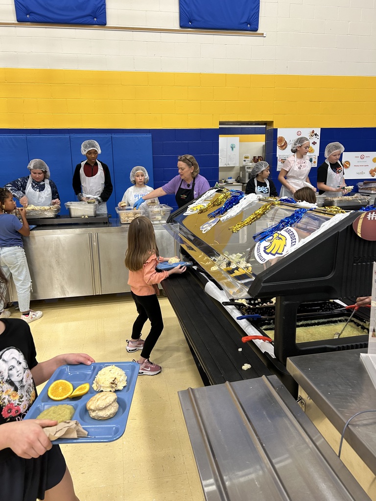 Food service workers at Aberdeen Public Schools