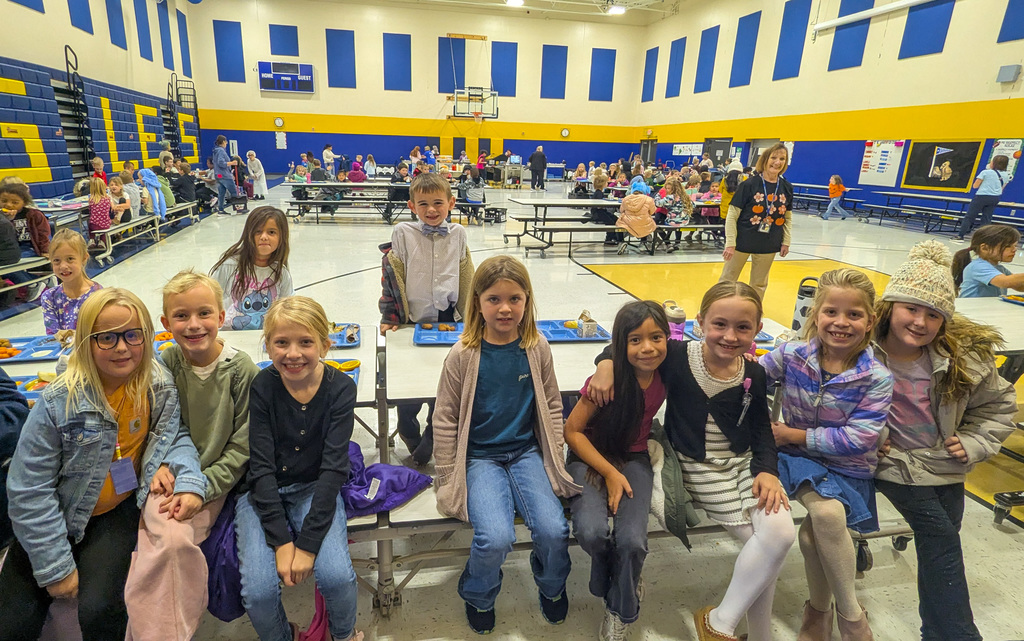 Mike Miller Elementary students during Red Ribbon Week