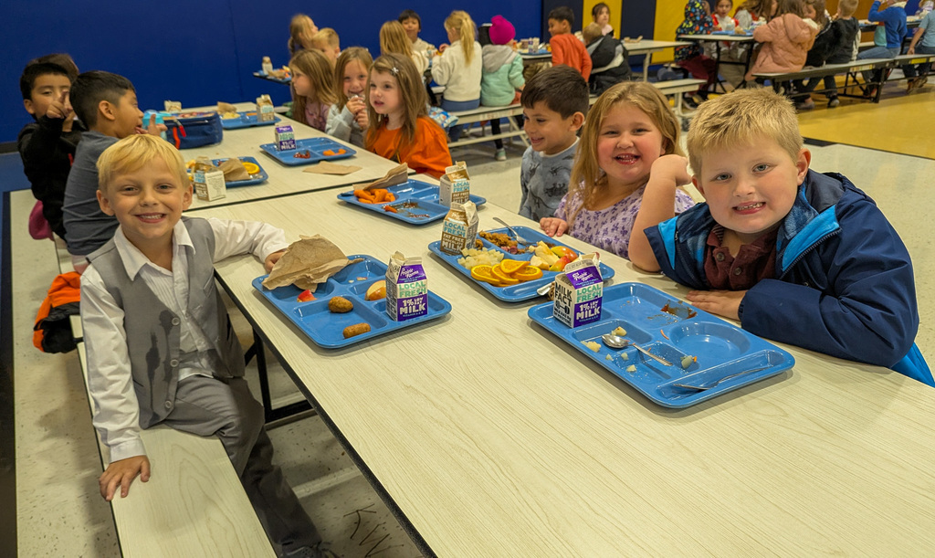 Mike Miller Elementary students during Red Ribbon Week