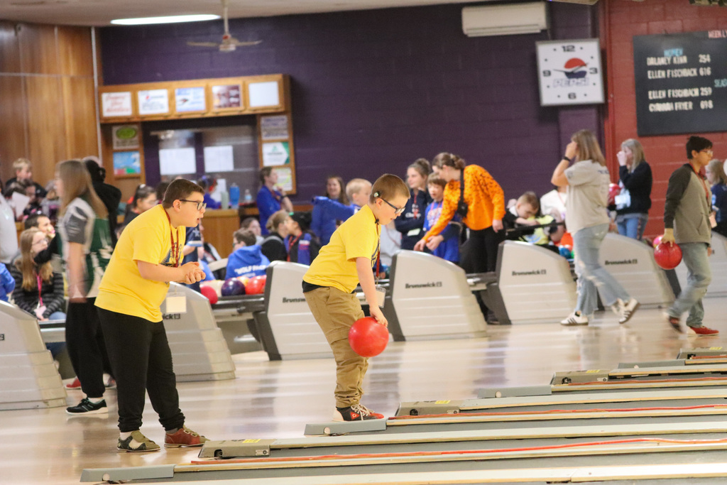 Golden Eagle bowlers at state bowling tournament