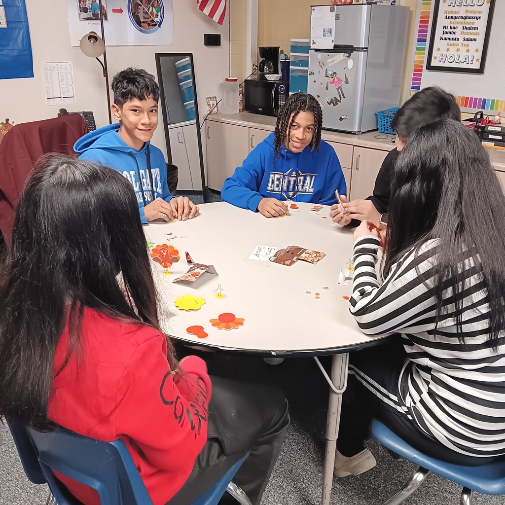 Making a Thanksgiving craft