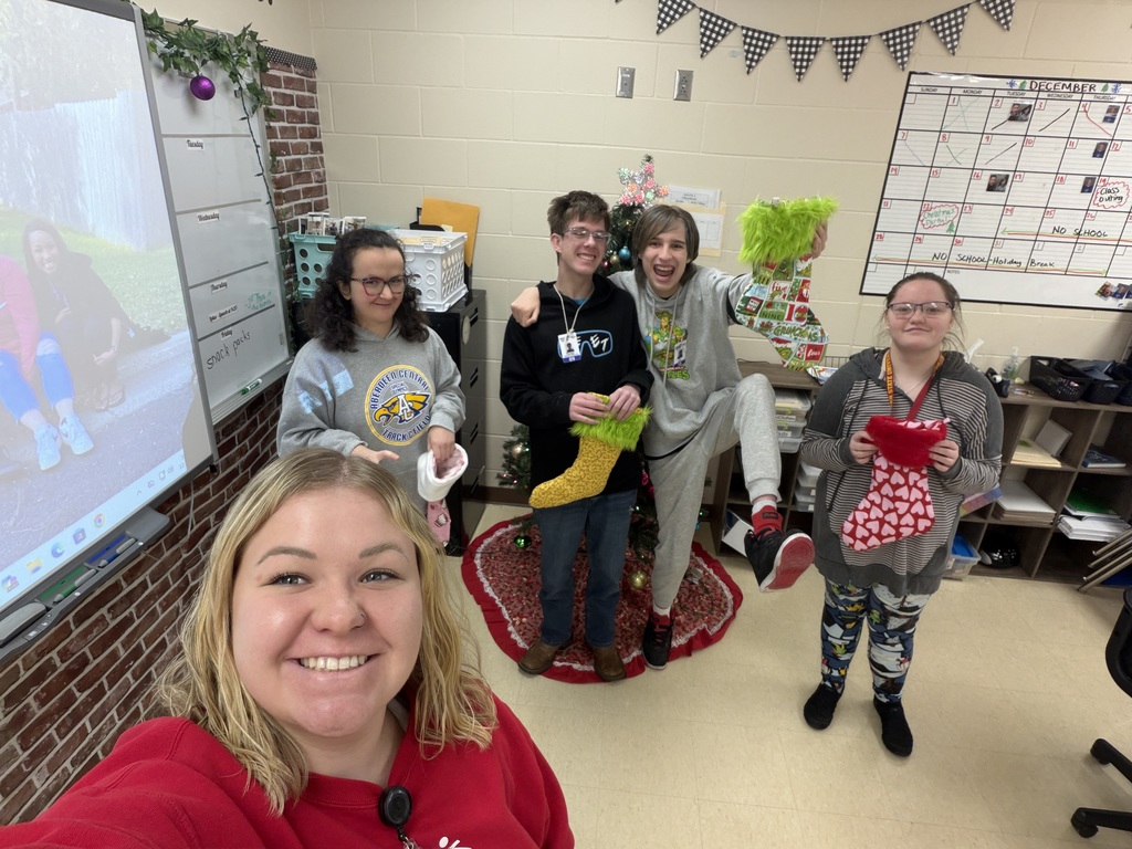 Ms. Unzen's class making stockings
