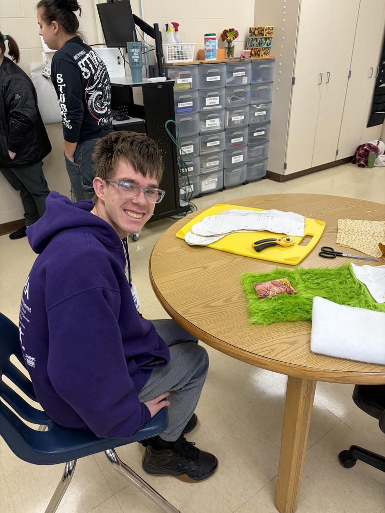 Ms. Unzen's class making stockings
