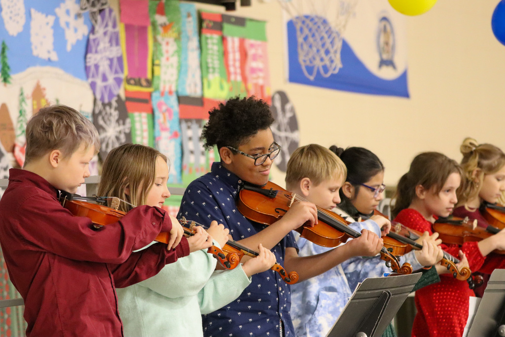 Lincoln Elementary students at their Christmas program