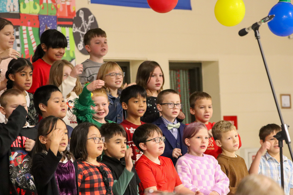 Lincoln Elementary students at their Christmas program