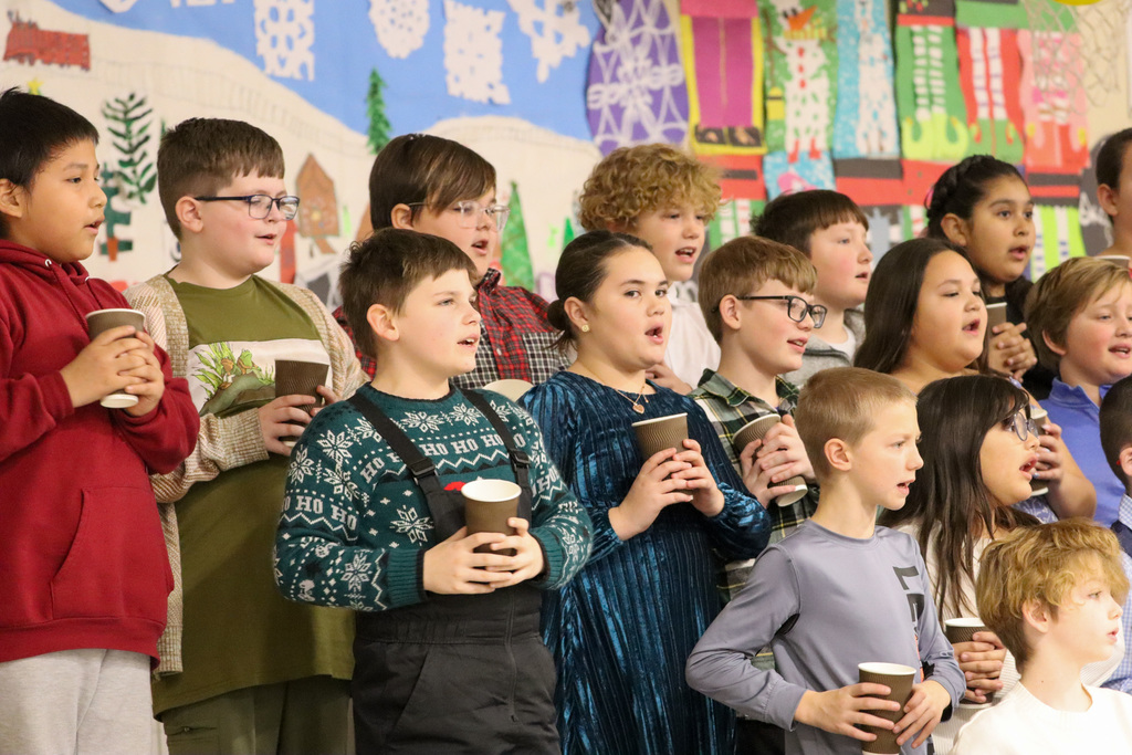Lincoln Elementary students at their Christmas program
